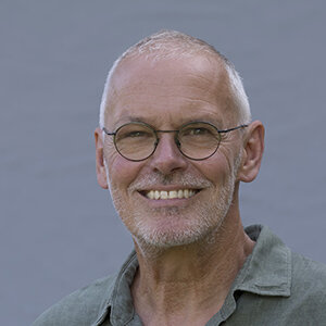 Autor*innenportrait von Frank Hecker