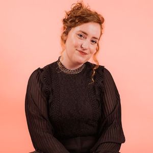 Autor*innenportrait von Juli Dorne