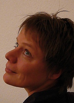 Autor*innenportrait von Friederike Schm&ouml;e