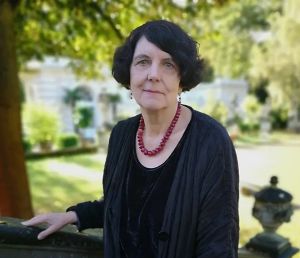 Autor*innenportrait von Regina Scheer