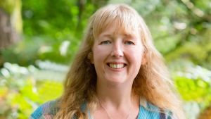Autor*innenportrait von Jennifer Saint