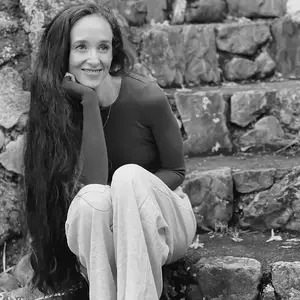 Autor*innenportrait von Sarah A. Parker