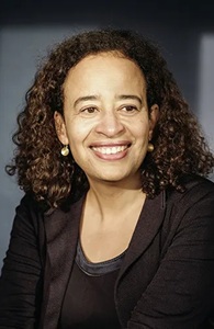 Autor*innenportrait von Miriam Carbe