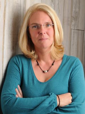 Autor*innenportrait von Sandra D&uuml;nschede