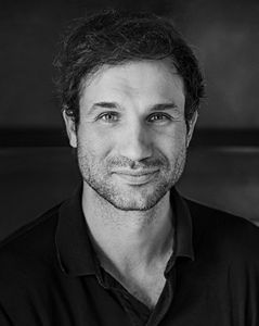 Autor*innenportrait von Takis W&uuml;rger