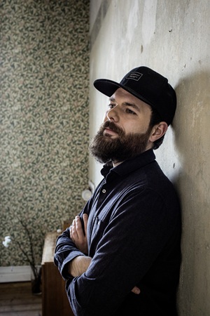 Autor*innenportrait von Patrick Salmen