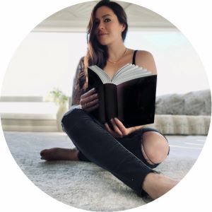 Autor*innenportrait von Callie Hart