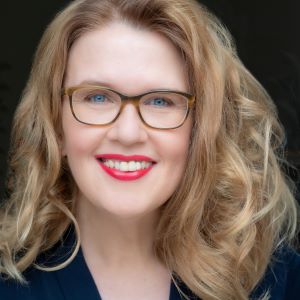 Autor*innenportrait von Corina Bomann