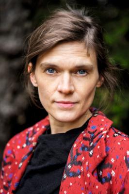Autor*innenportrait von Frida Nilsson