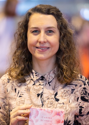 Autor*innenportrait von Carina Schnell