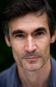 Autor*innenportrait von Andrew Miller