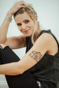 Autor*innenportrait von Marisa Hart