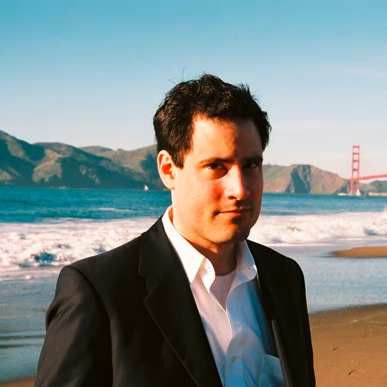 Autor*innenportrait von Josh Bazell
