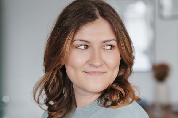 Autor*innenportrait von Anna Savas