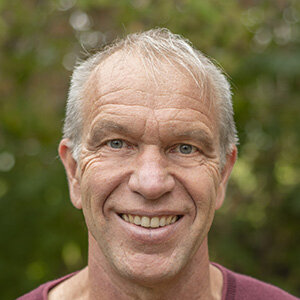 Autor*innenportrait von Rudi Beiser