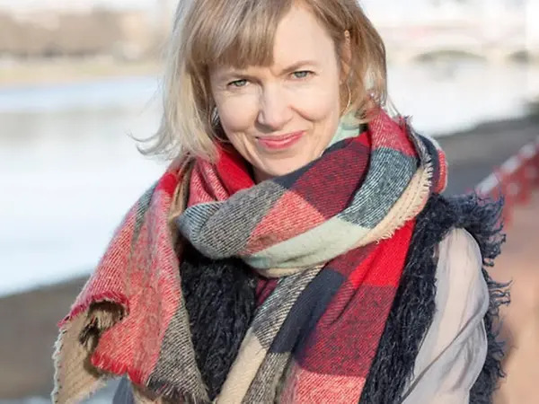 Autor*innenportrait von Annabel Abbs