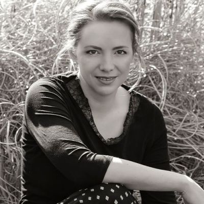 Autor*innenportrait von Sarah H&ouml;flich