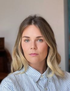 Autor*innenportrait von Caro Claire Burke