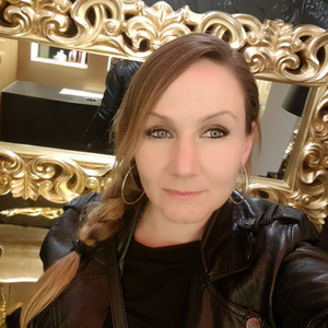 Autor*innenportrait von Allie Kinsley