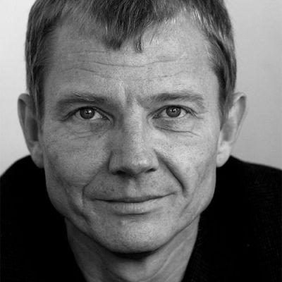 Autor*innenportrait von Ulrich Woelk