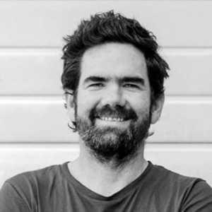 Autor*innenportrait von Claus Mikosch