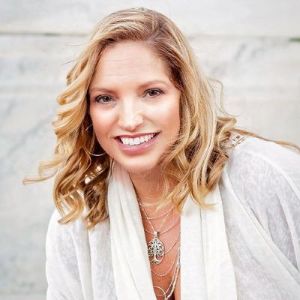 Autor*innenportrait von Elle Cosimano