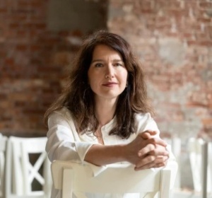 Autor*innenportrait von Stefanie Taschinski