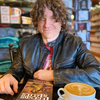 Autor*innenportrait von Travis Baldree