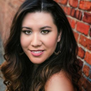 Autor*innenportrait von Ren&eacute;e Ahdieh