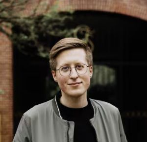 Autor*innenportrait von Mikkel Robrahn