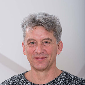 Autor*innenportrait von Thomas Rogall
