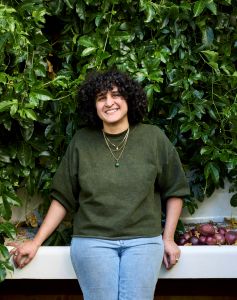 Autor*innenportrait von Samin Nosrat