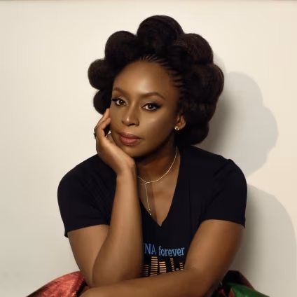 Autor*innenportrait von Chimamanda Ngozi Adichie