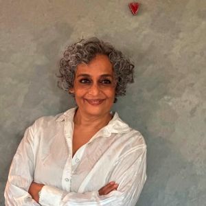 Autor*innenportrait von Arundhati Roy