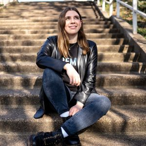 Autor*innenportrait von Maike Voss