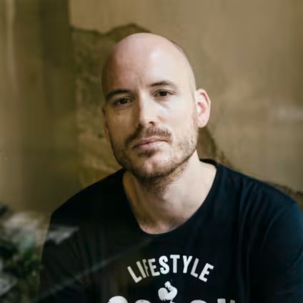 Autor*innenportrait von Lars Amend