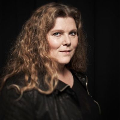 Autor*innenportrait von Lene Kaaberb&oslash;l
