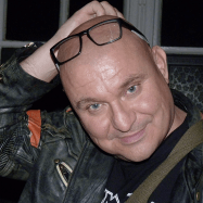Autor*innenportrait von M. W. Craven