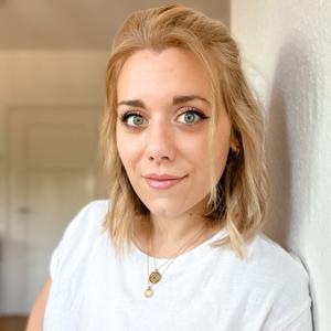 Autor*innenportrait von Kyra Groh