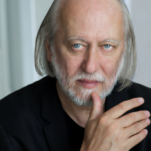 Autor*innenportrait von L&aacute;szl&oacute; Krasznahorkai